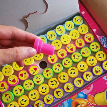 VÄIKESED NÄGUDEGA TEMPLID (60 tk)