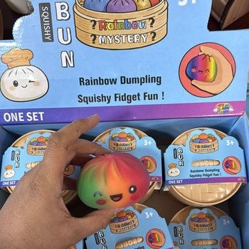 RAGE - RAINBOW Squishy Bun Dumplings SUUR (8.5 x 8.5 x 4.8 Cm) - Viral 2026 Fidget Toy (12 tk)