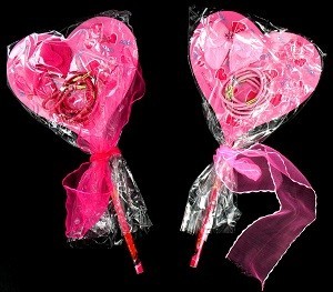 TÜDRUKUTE JUUKSEEHETE KOMPLEKT SÜDAME KAARDIL (12 tk)
